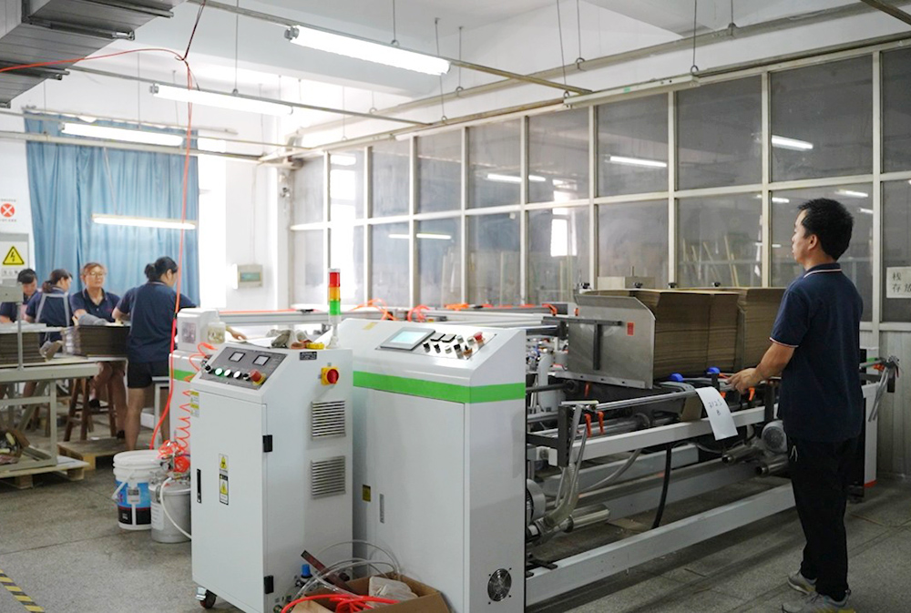 蘇州產 科派達牌 KPDH-2600型 雙片半自動粘箱機